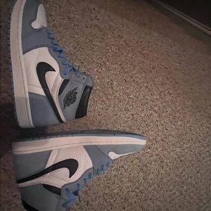 Jordan 1 Retro High OG “university blue”